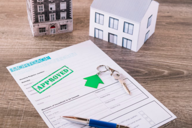 Украинцы массово вкладывают в недвижимость за пределами страны: что выбирают и сколько это стоит