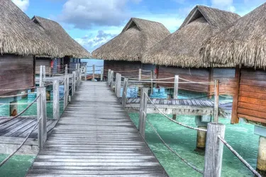 Лучшие курорты с бунгало над водой: топ-14 мест для райского отпуска