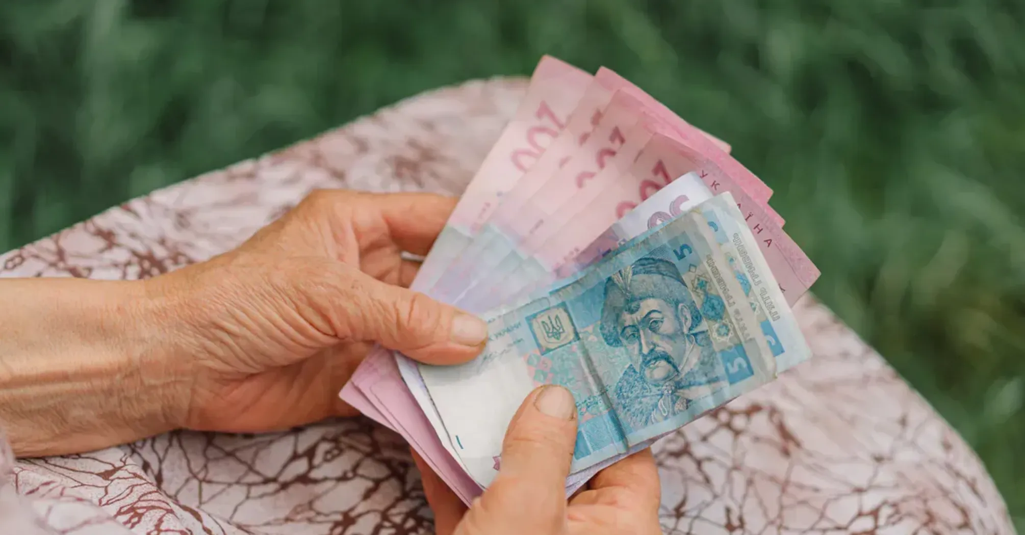 Пенсії українців зростуть після дня народження: обіцяють три варіанти надбавок