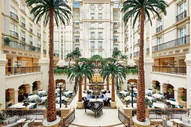 Топ-10 готелів Лондона з гідромасажними ваннами: від шипучих відкритих оазисів до вишуканих спа-центрів із оздоровчими басейнами