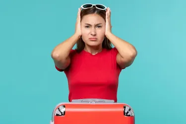 Почему уши закладывает после полета: почему полезно чаще проглатывать, пить воду и как жевательная резинка может помочь