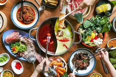 Топ-9 отелей в Сингапуре, предлагающих халяльные шведские столы: от морепродуктов и блюд индонезийской кухни до соблазнительных десертов и международной кухни