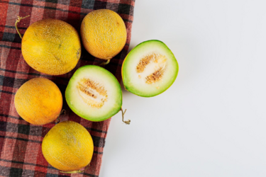 Получите крупные и ароматные плоды: как правильно поливать дыни в конце июня, чтобы получить щедрый урожай