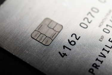 Законні перекази: коли не потрібно платити податки за надходження на картку