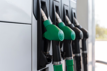 Липневі ціни на бензин і дизель: експерт розповів, чого очікувати