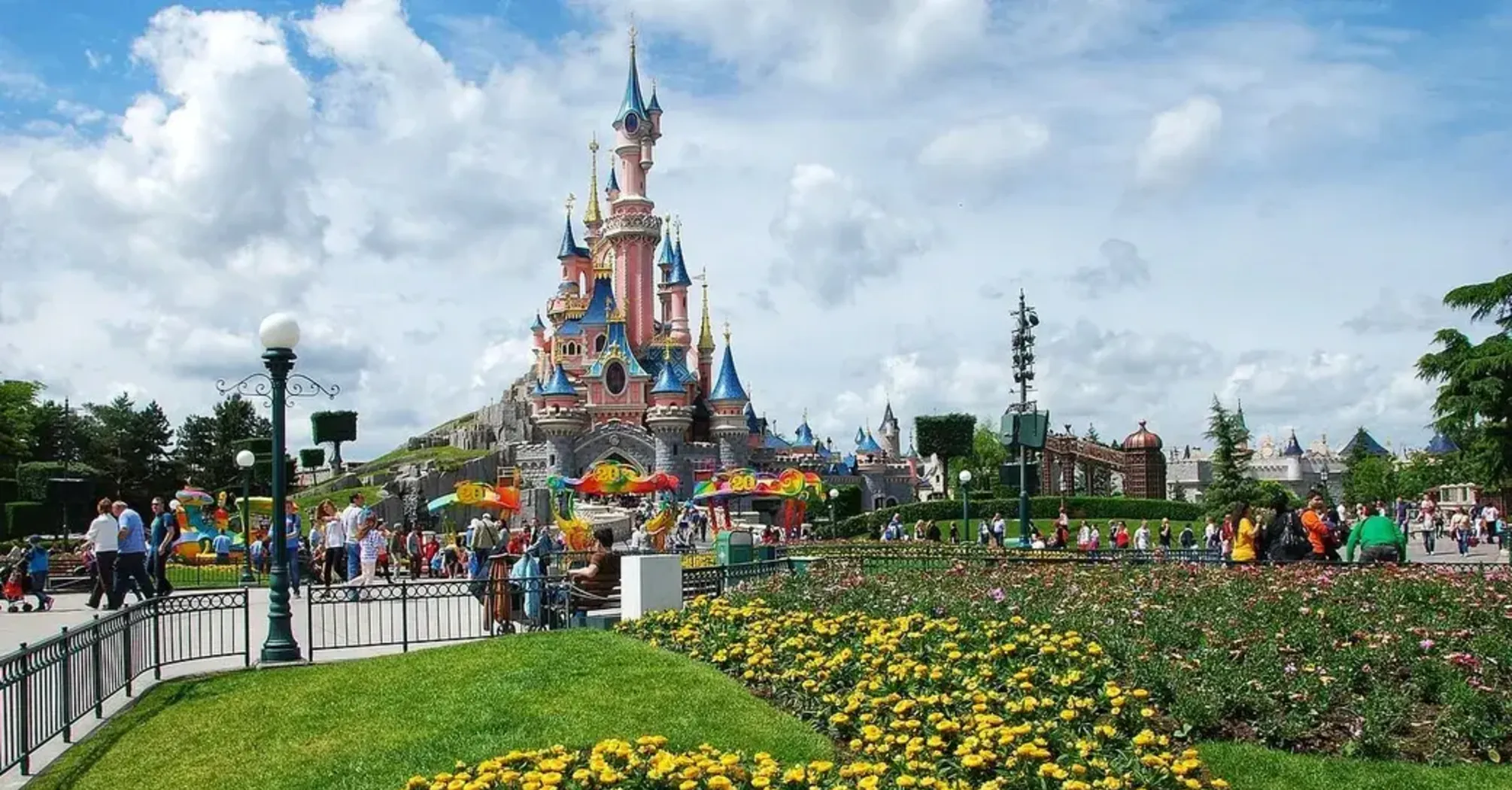 Топ-10 атракціонів у Disneyland Paris: на чому варто покататися