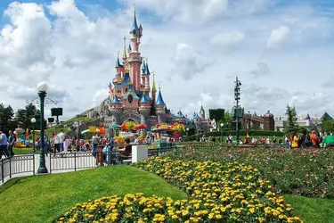 Топ-10 аттракционов в Disneyland Paris: на чем стоит прокатиться