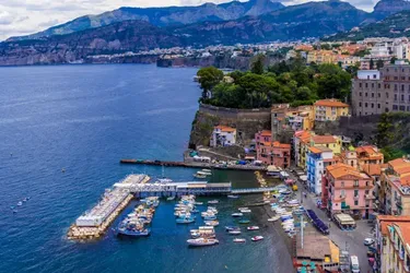 Uber запускает сезонные услуги вертолетов и лодок вдоль побережья Амальфи