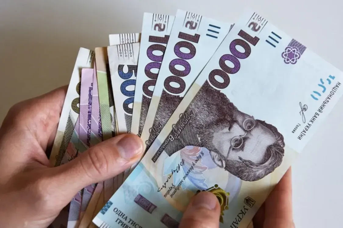 Базова соцдопомога для українців: хто має право на виплату та яку суму можна отримати