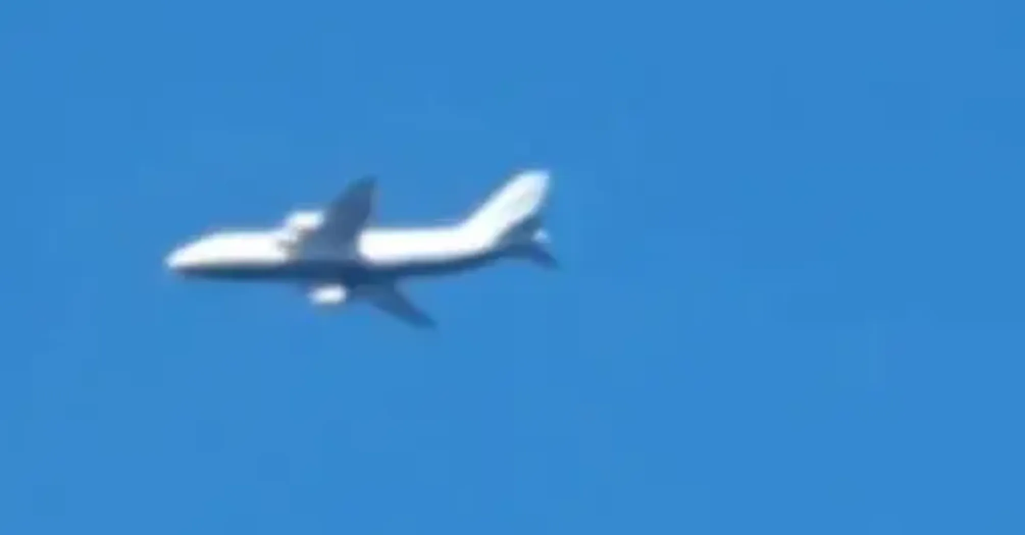 У небі над Києвом помітили літак АН-124 з позивним PTNPNH2 (відео)