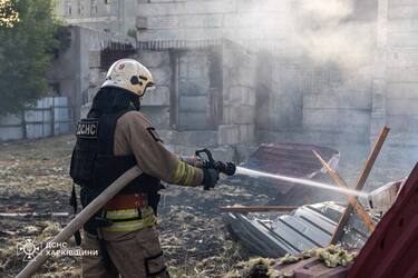 Армія РФ атакувала Харків дронами: в одному з районів виникла пожежа, є поранені (фото)