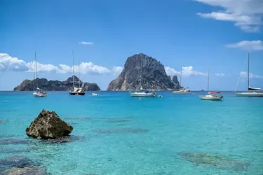 EDITION виходить за межі готелів із серією пляжних подій на Ібіці