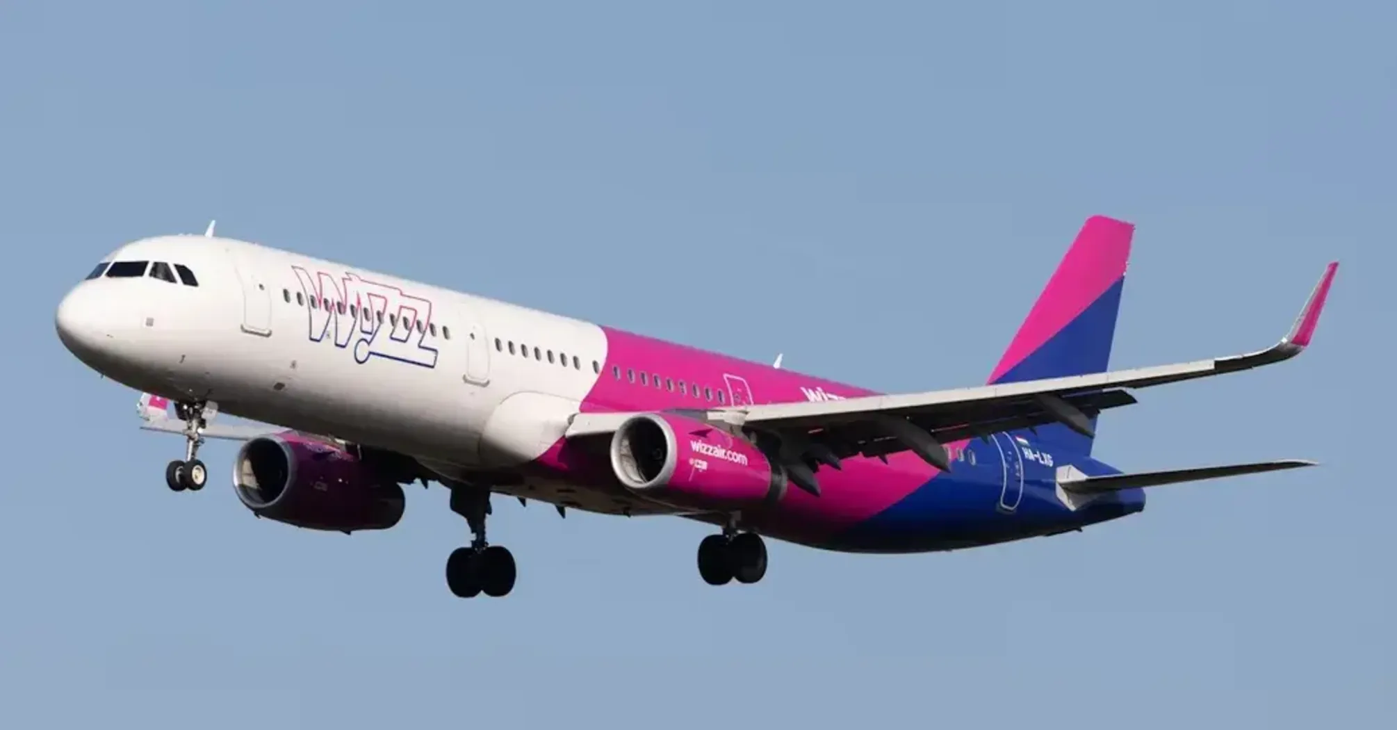 Wizz Air возобновляет рейсы в Тель-Авив раньше, соединяя ключевые города.