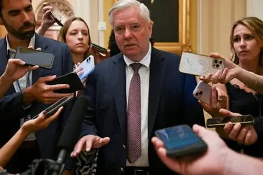 США нададуть Україні рекордні обсяги зброї та обіцяють 'кувалду' для економіки Путіна – Грем