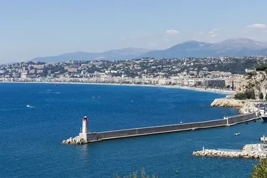 Найкращі місця Французької Рив’єри: місто парфумів, середземноморські острови, червоні скелі та мальовничі села