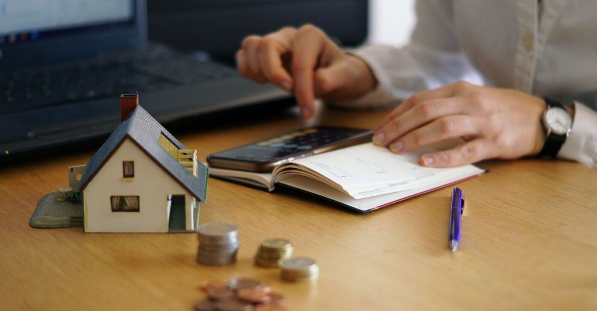 Украинцы должны платить налоги даже за старые квартиры: в ГНС рассказали подробности