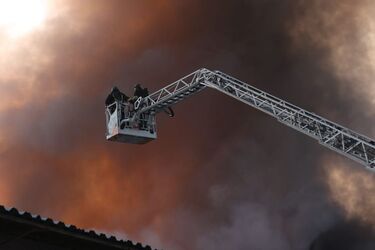 Дніпро вночі зазнало масованої атаки дронів: є загиблий та багато поранених