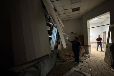 Армія РФ атакувала Херсон: є влучання у лікарню, 8 поранених (фото)