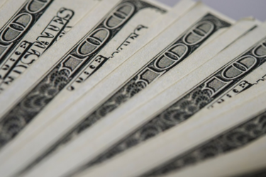 Мінекономіки озвучило прогноз щодо курсу долара до 2028 року: що чекати українцям