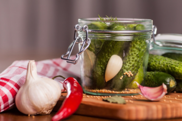 Банки могут остаться пустыми: позволят ли цены и урожай консервировать огурцы в 2025 году