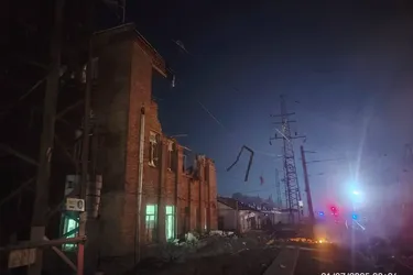 Ночная атака дронов в России: в Москве и Ростове заявили о взрывах и повреждении железнодорожной станции (видео)