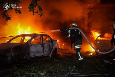 Российская армия атаковала Сумы и Одессу: есть повреждения жилых домов, сгорело более 18 авто, среди раненых - ребенок (фото, видео)