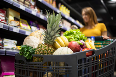 Світ охопила хвиля подорожчання продуктів: як це вплине на ціни в Україні