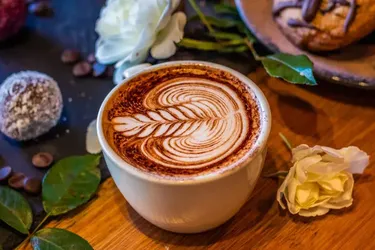 Топ-15 кафе в Париже, где можно поесть как настоящий парижанин: крутые места для кофе и круассанов