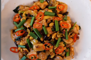 Курка Кунг Пао: традиційна китайська страва з провінції Сичуань