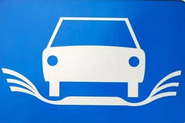 Авто на крилах: що означає новий дорожній знак, який дивує українських водіїв