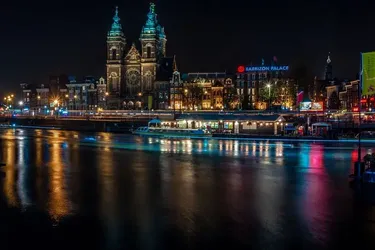 Клубы в Амстердаме: 10 лучших локаций для всех любителей вечеринок