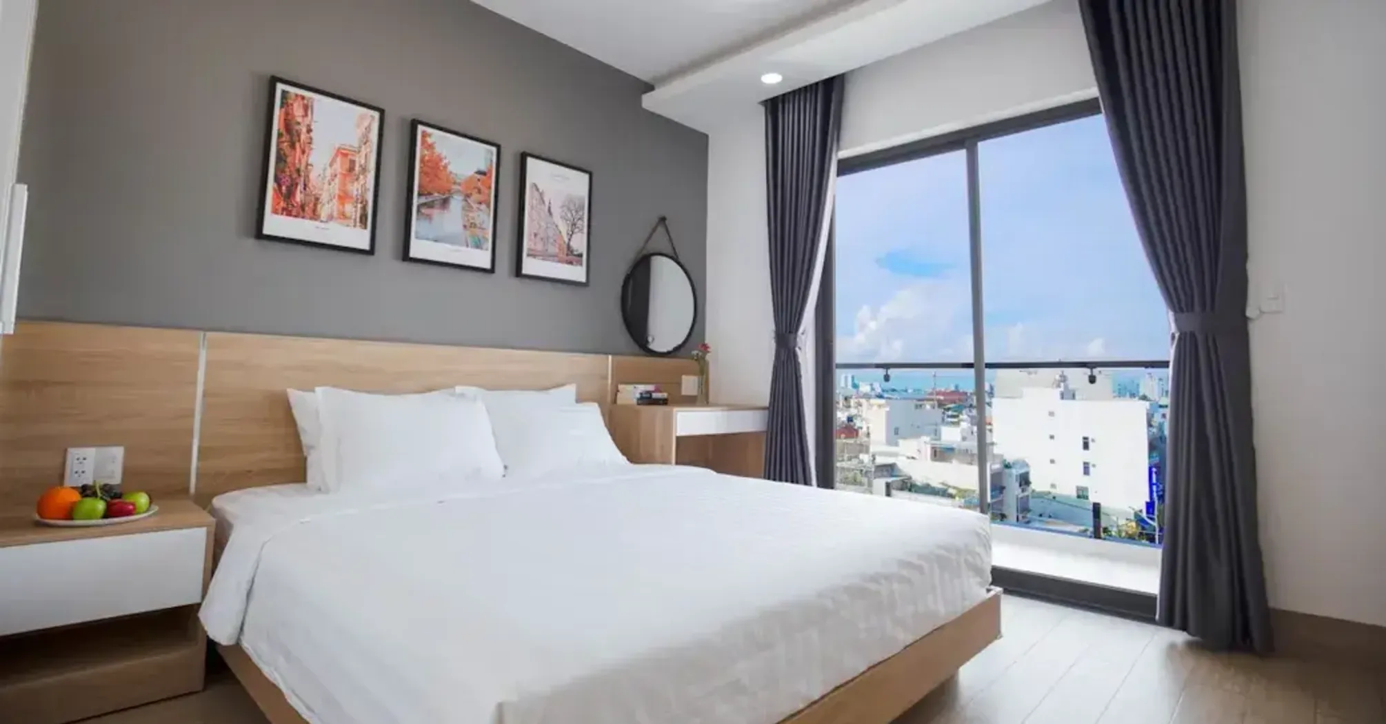Holiday Inn Express открывает возможность ночлега на оживленных местных улицах Чанганашери.