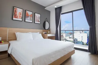 Holiday Inn Express открывает возможность ночлега на оживленных местных улицах Чанганашери.
