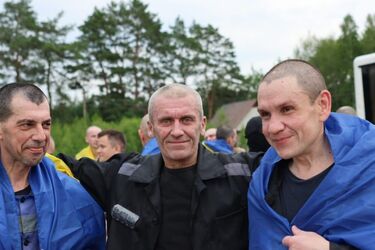 Черговий обмін полоненими із РФ: серед визволених є оборонці Маріуполя (фото, відео)