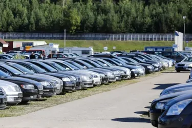 Украинцы массово покупают подержанные авто: какая модель самая популярная и сколько она стоит