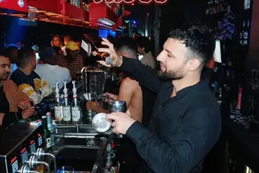 Амстердам: Найкращі гей-бари та нічні клуби з яскравими вечірками та історичними кафе