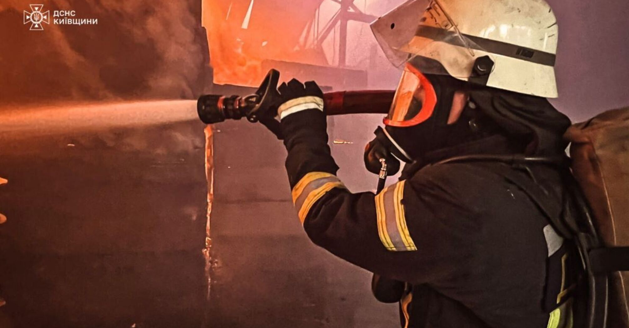 Російська армія атакувала Білу Церкву на Київщині: спалахнули масштабні пожежі на цивільних підприємствах (фото)