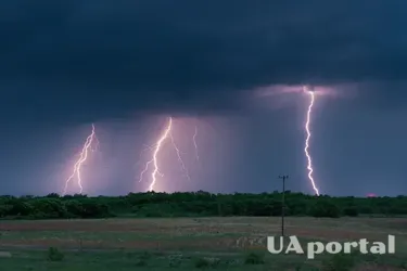 В США зафиксировали самую длинную молнию в истории наблюдений: чем уникально (фото)