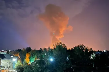 Дроны попали по нефтезаводу в Саратове: россияне публикуют фото и видео последствий