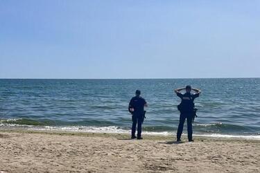 Поблизу Одеси на пляжі прогриміли вибухи: є загиблі (відео)