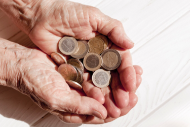 Соцвыплаты в Украине по-новому: как правительство планирует реформировать соцпомощь, льготы и субсидии