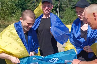 Україна повернула ще 84 людини з російського полону (фото, відео)