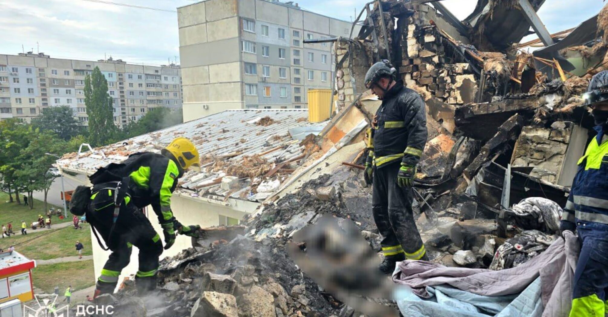 Российские дроны атаковали Харьков: есть попадания в многоэтажку, среди погибших - годовалый ребенок (фото, видео)