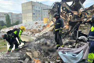 Російські дрони атакували Харків: є влучання у багатоповерхівку, серед загиблих - однорічна дитина (фото, відео)