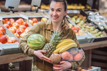 Літня ягода б’є рекорди за ціною: що стало причиною та скільки тепер коштує