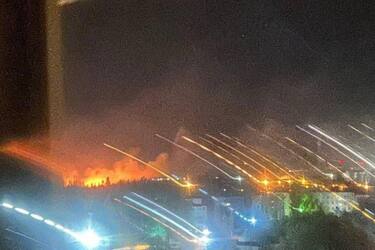 Дрони атакували російський Волгоград: є влучання у НПЗ, зайнялась пожежа (фото, відео)