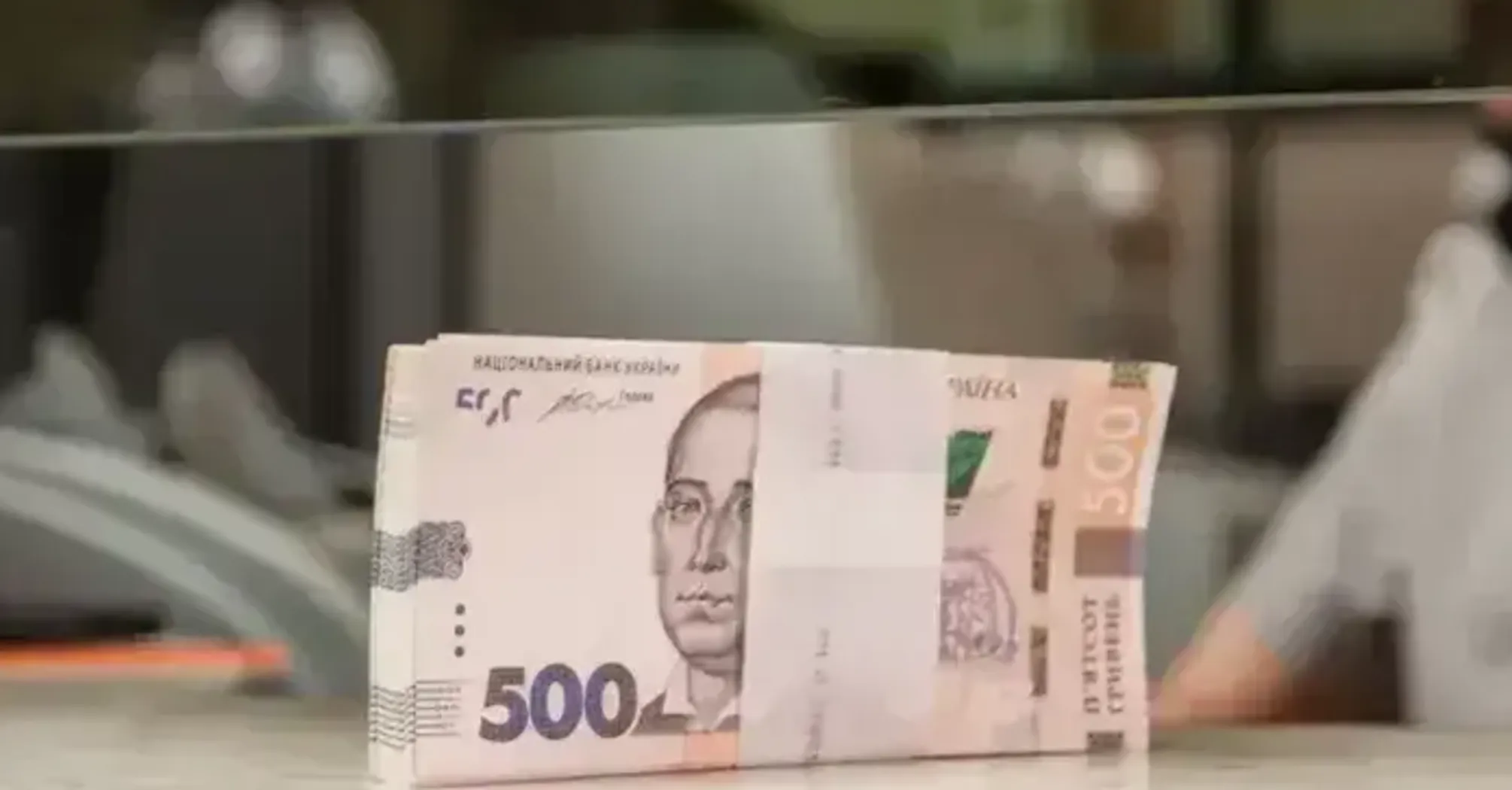 Українцям без вищої освіти пропонують високі зарплати: які фахівці отримують від 50 тис. грн