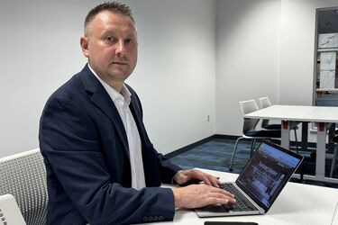 Від стін України до інтер’єрів Маямі: Успішний шлях майстра декоративних покриттів Ігоря Стадольського