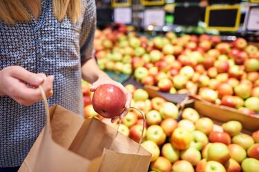 Яблука стануть розкішшю: які ціни побачать українці цієї зими