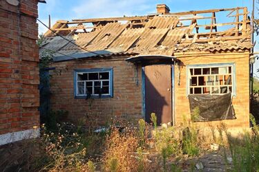 Армия РФ атаковала Днепропетровщину: повреждено предприятие, учебное заведение, жилые дома (фото)